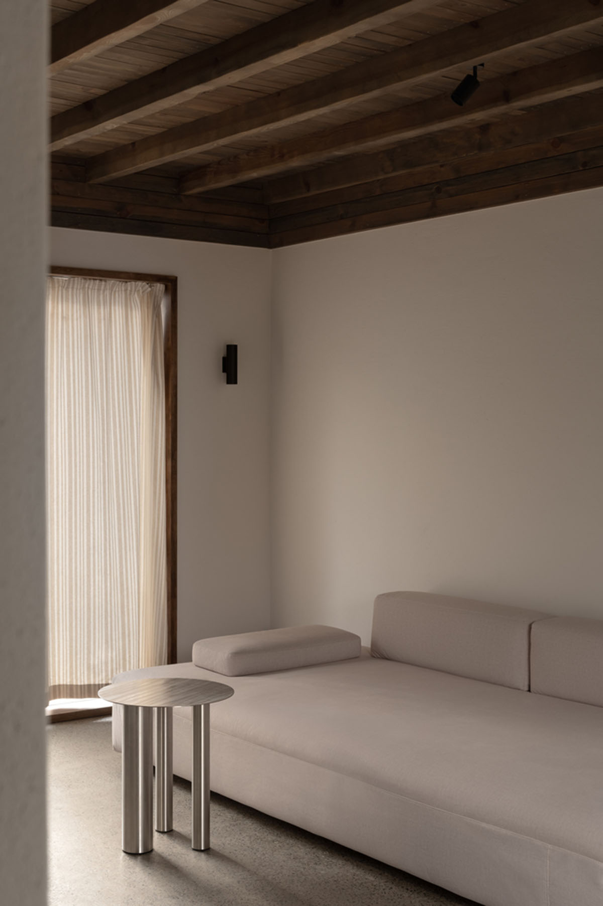 Shovk Studio built house in Kyiv paying homage to Japanese traditions