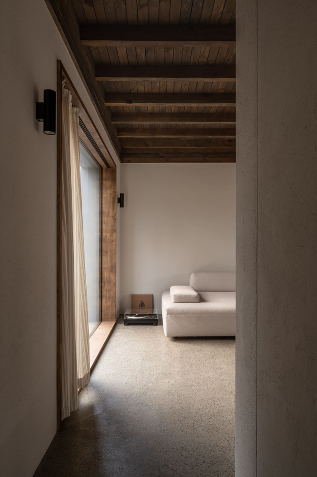 Shovk Studio built house in Kyiv paying homage to Japanese traditions