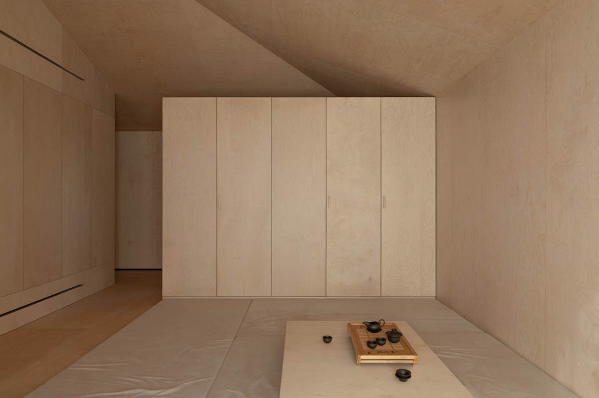 Shovk Studio built house in Kyiv paying homage to Japanese traditions