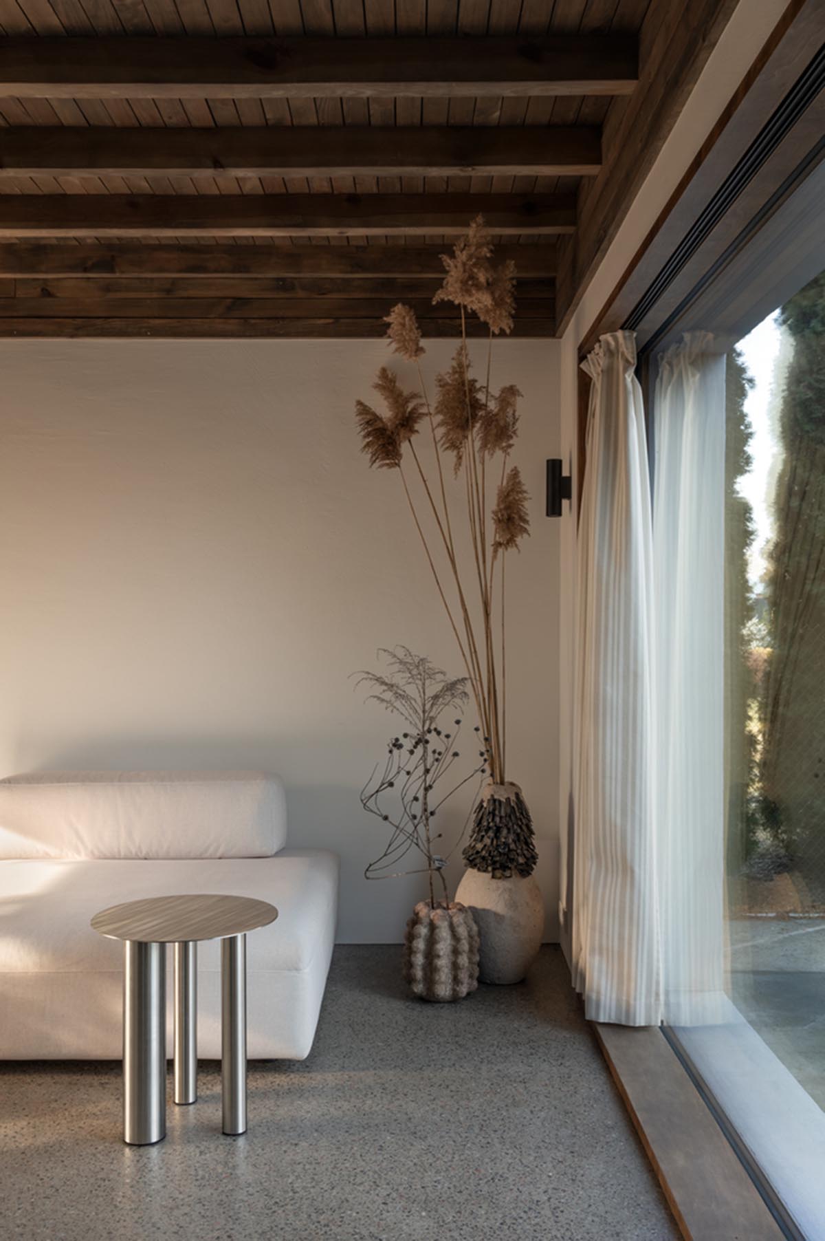 Shovk Studio built house in Kyiv paying homage to Japanese traditions