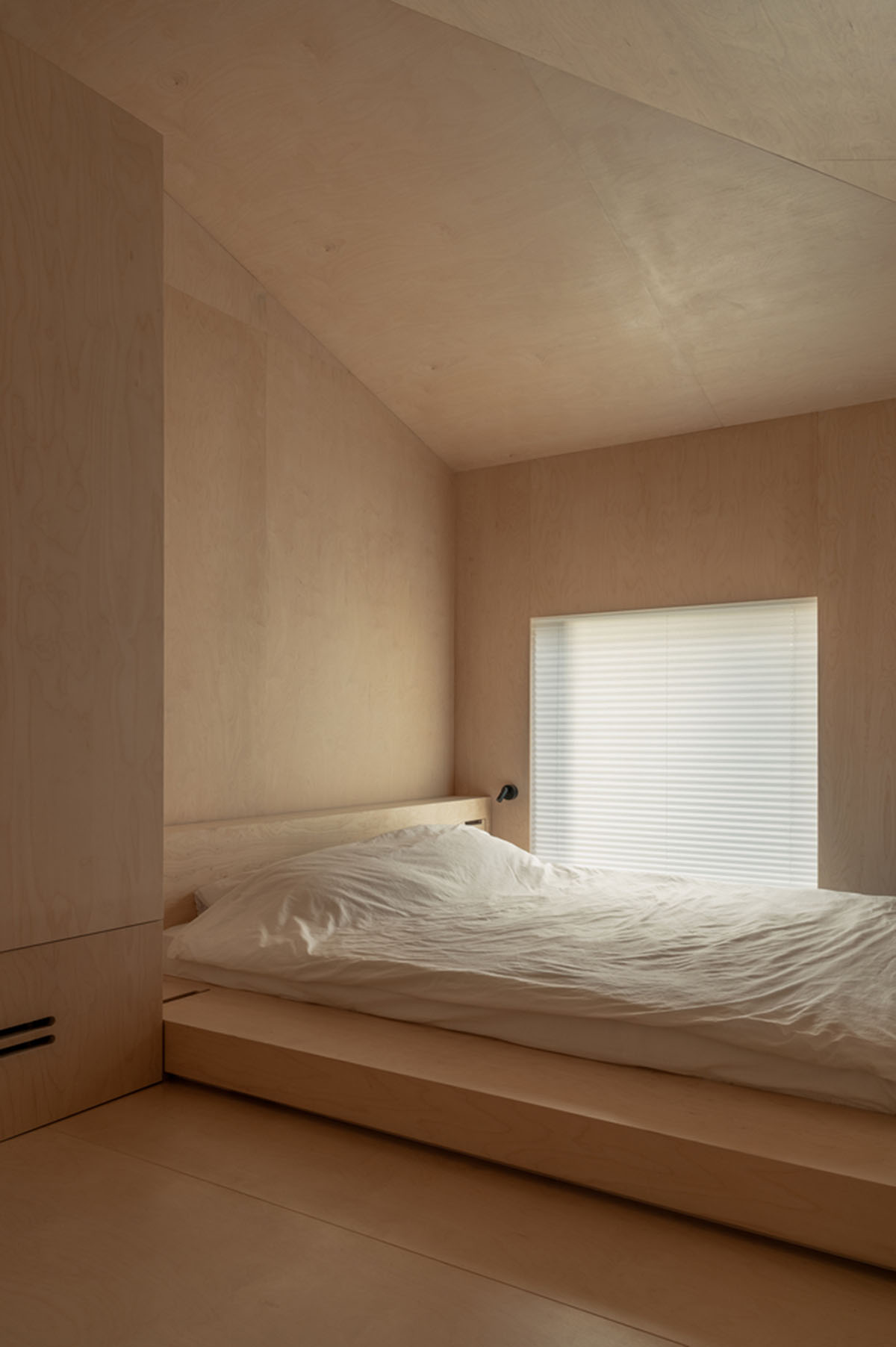 Shovk Studio built house in Kyiv paying homage to Japanese traditions