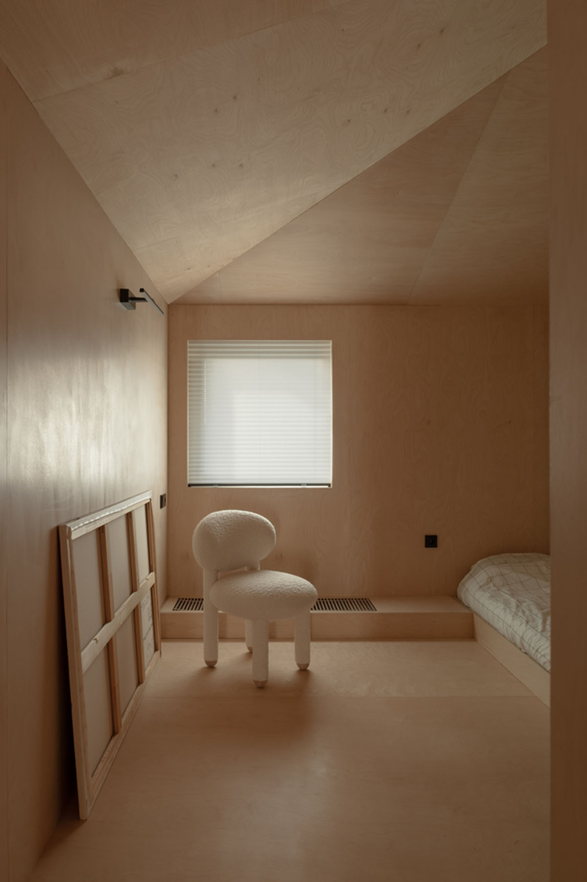 Shovk Studio built house in Kyiv paying homage to Japanese traditions