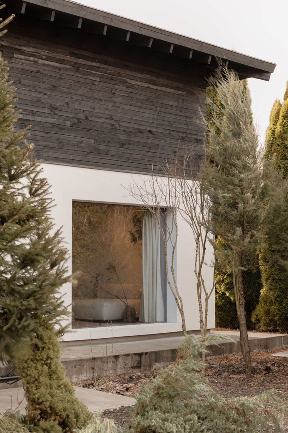 Shovk Studio built house in Kyiv paying homage to Japanese traditions