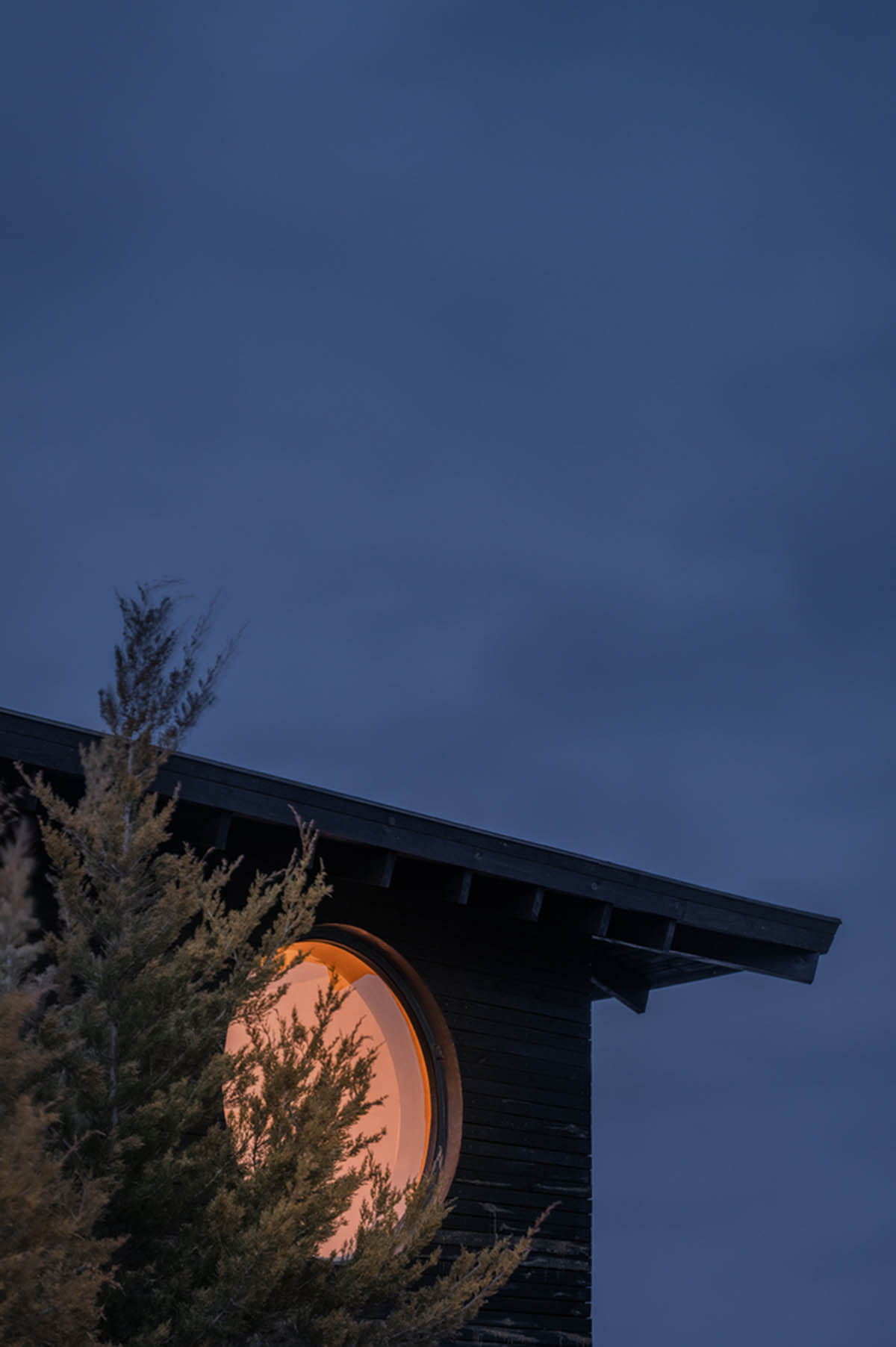 Shovk Studio built house in Kyiv paying homage to Japanese traditions