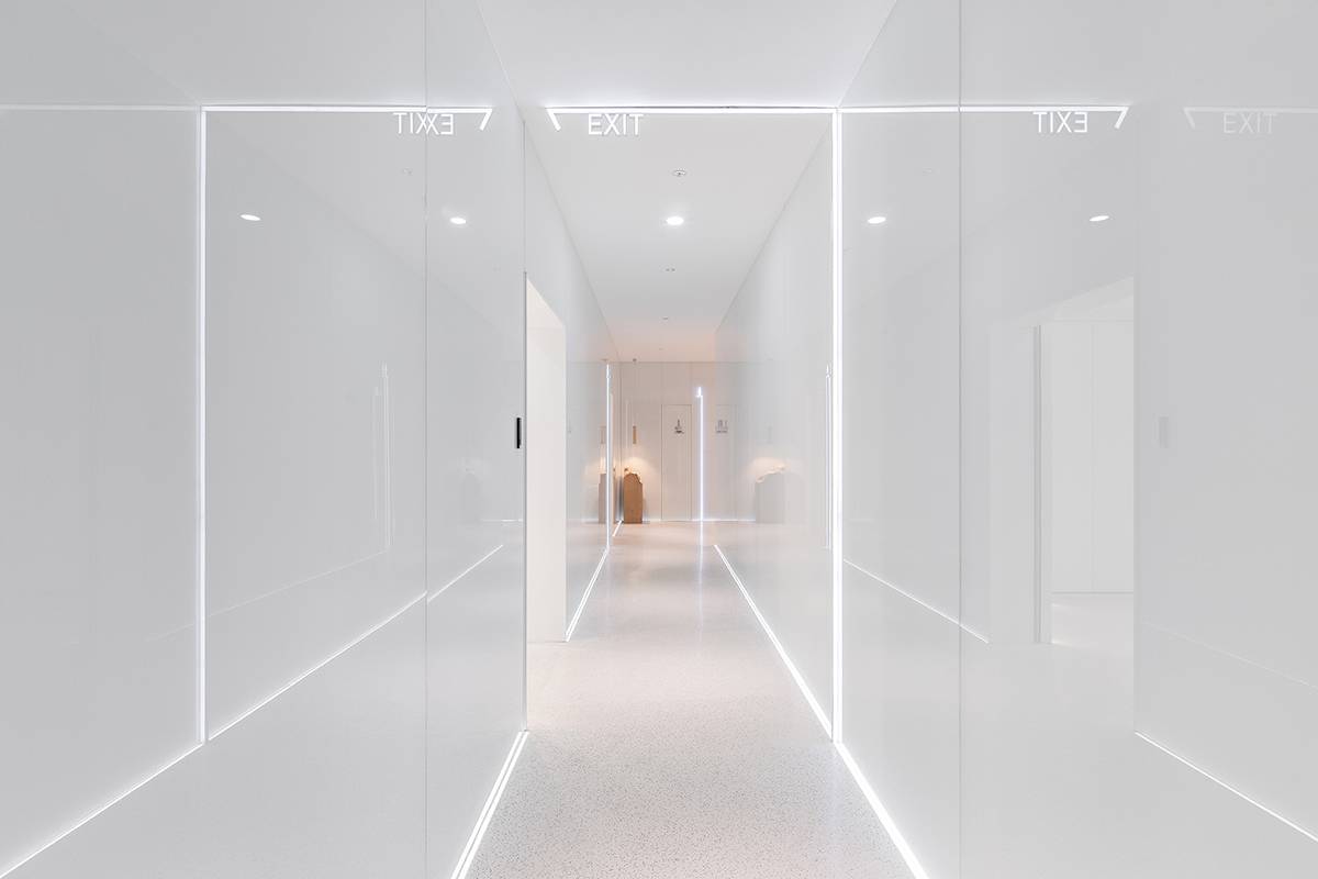 Giant free-form structure gives the feeling of 