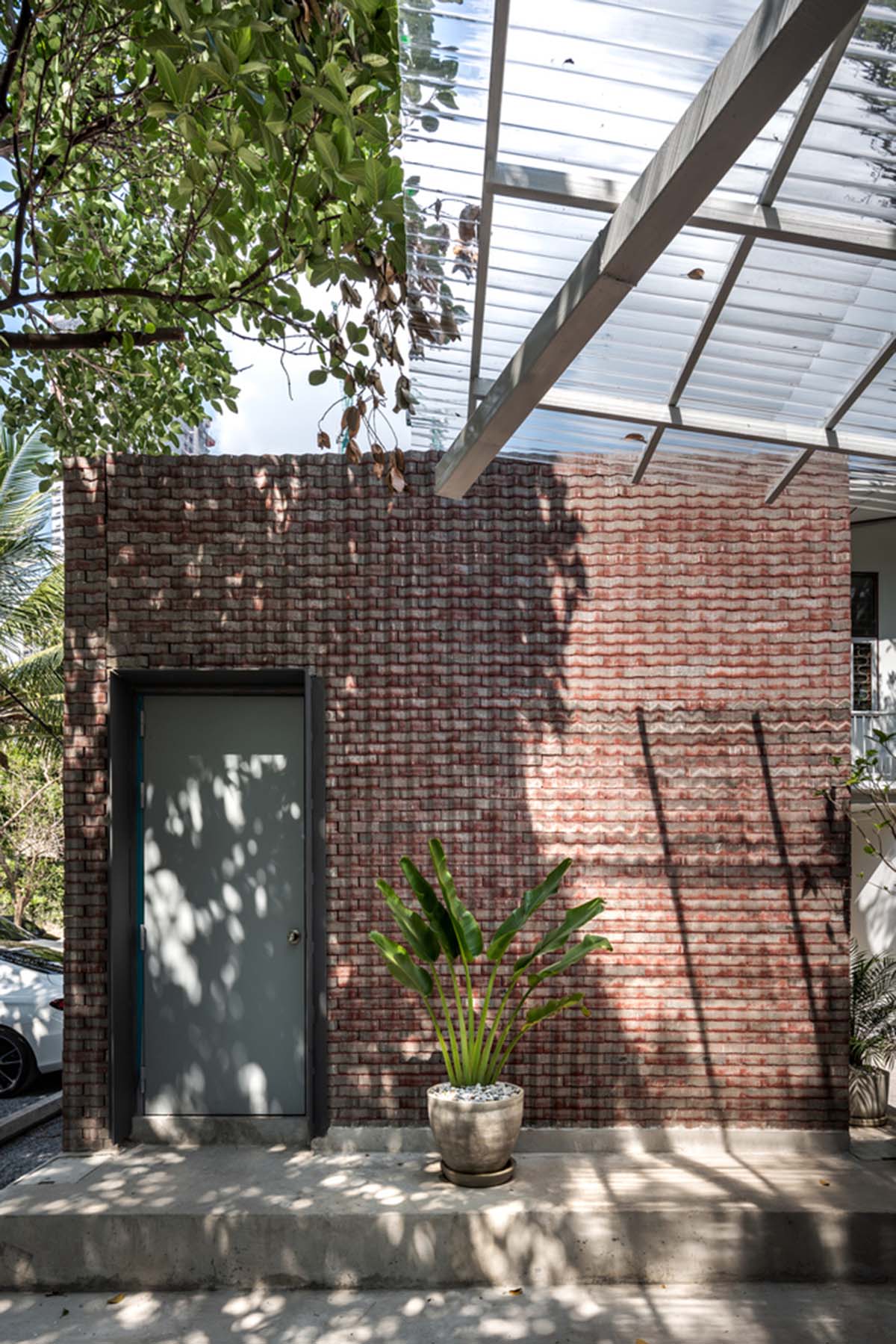 PHTAA Living Design converts old Bangkok house into a restaurant by keeping domestic feeling