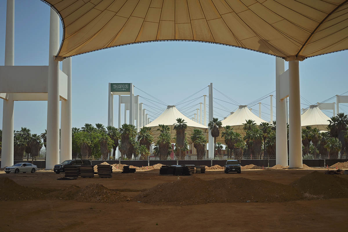 Знаменитый терминал для хаджа в Джидде был выбран местом проведения первой в истории биеннале исламского искусства.
