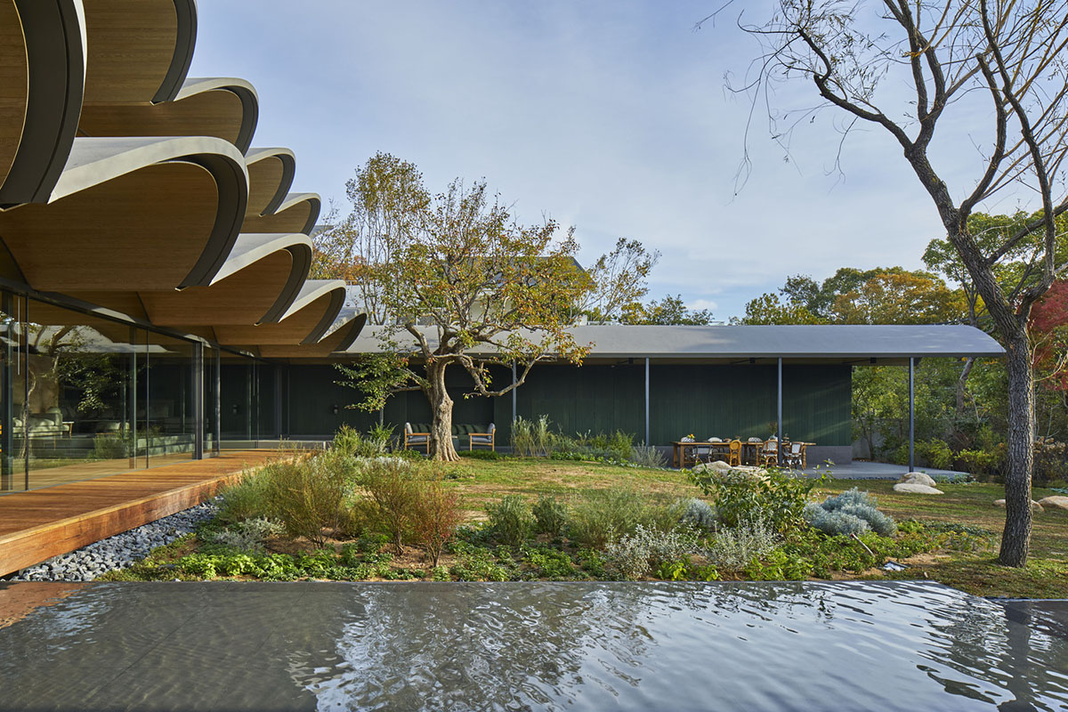 Hiroshi Nakamura & NAP creates barrel-vaulted roofs to offer ample interior space in Japan