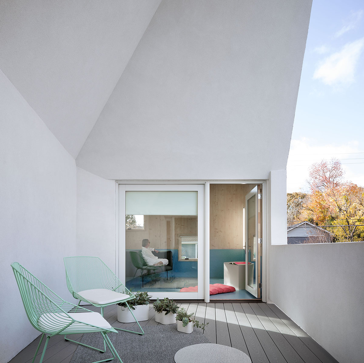 This family residence's roof plan establishes architecture of the building in Atlanta