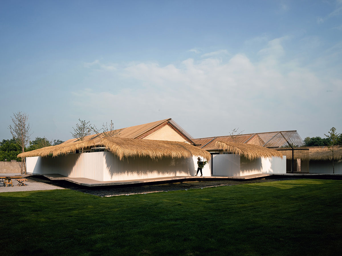 Domain Architects built boutique hotel with thatch roof and 60,000-metre hemp rope in rural Beijing