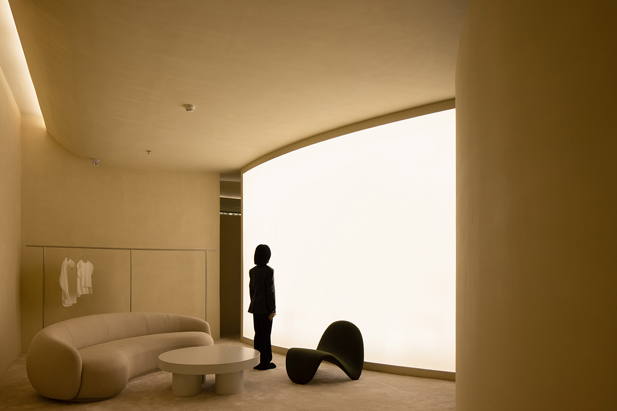 AD ARCHITECTURE designs store with light yellow curved walls that create comfort and softness 