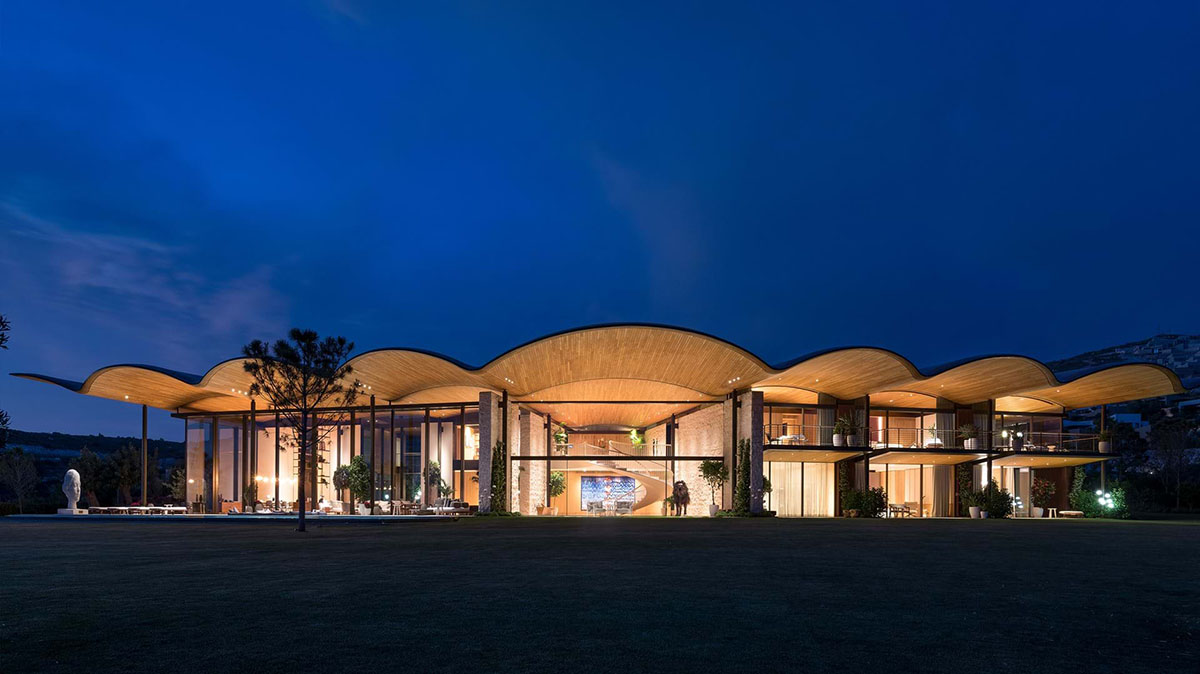 Foster + Partners completes new private villa featuring 