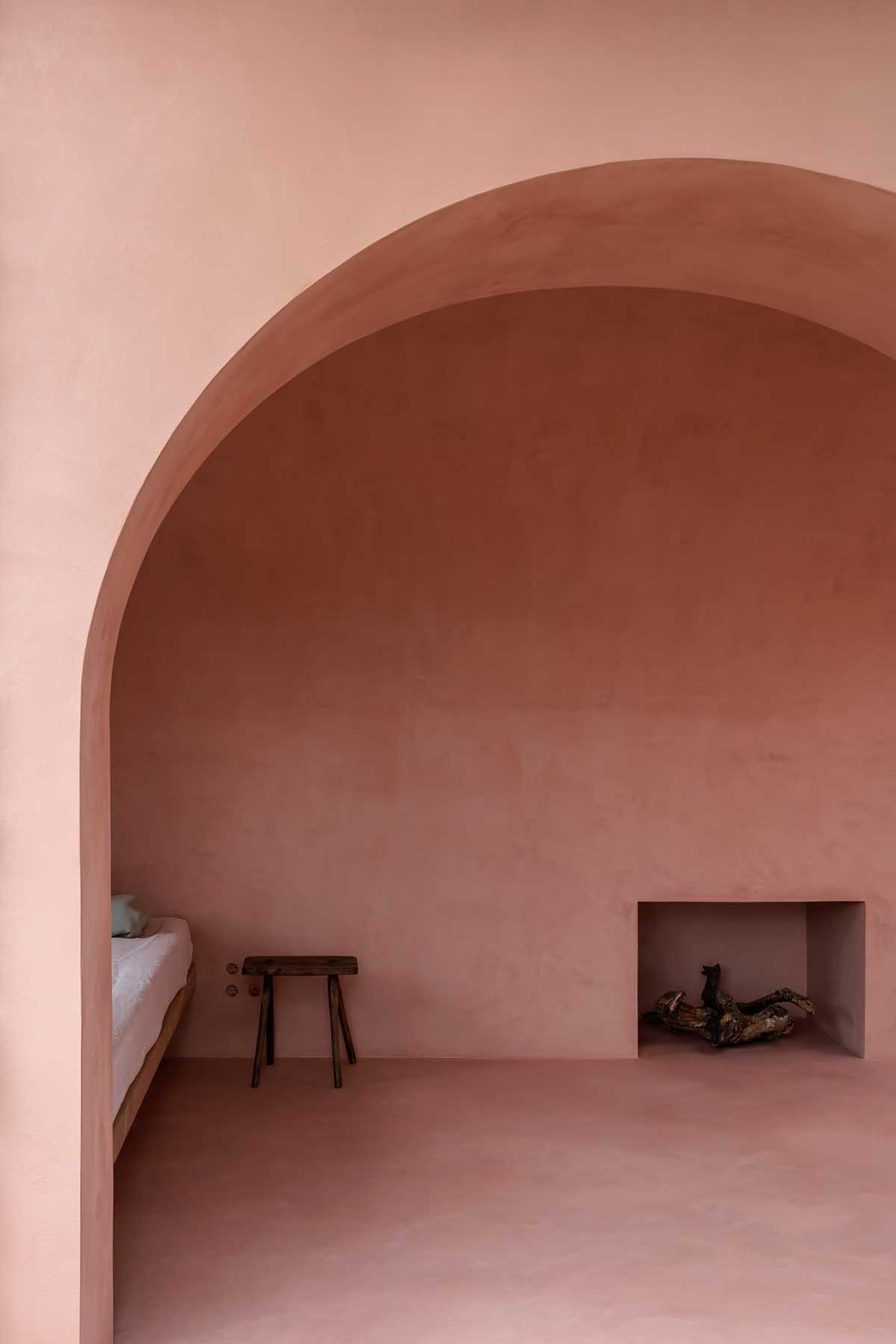 Mar Plus Ask designs a pair of tiny retreats that are washed by pink and purple tones in Mallorca