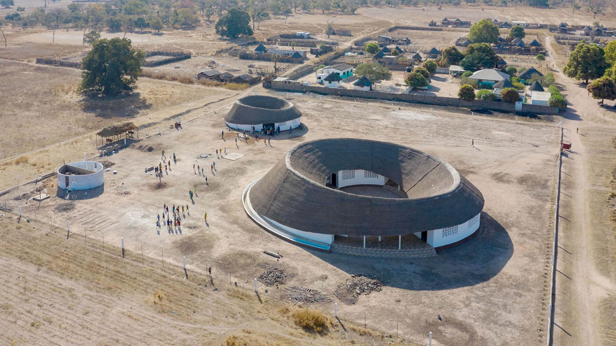 Toshiko Mori built Fass School and Teachers’ Residence featuring wavy thatched roof in remote Senegal