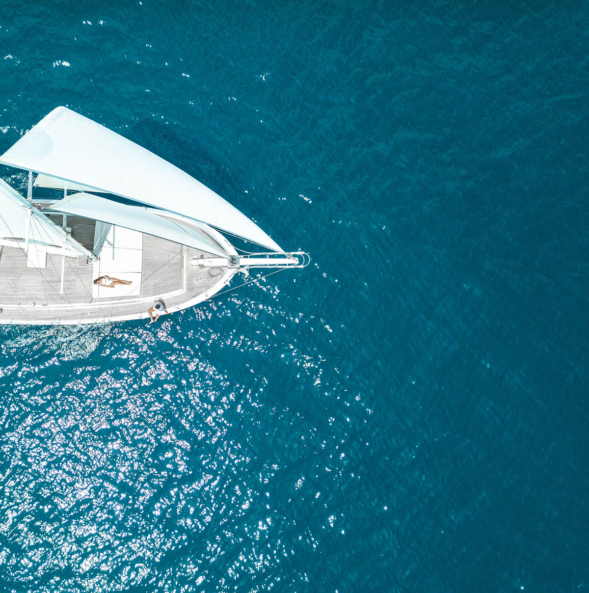 Fran Silvestre Arquitectos redesigns 20-meter long Turkish schooner with a smooth surface