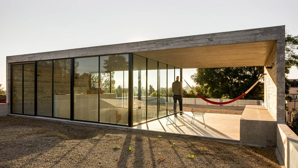PPAA Arquitectos built compact concrete house with large private terrace in Mexico City