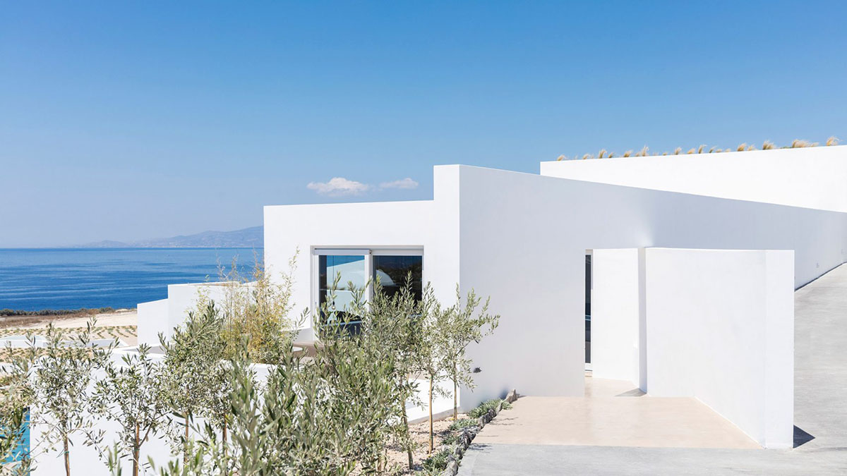 Kapsimalis Architects adds this summer villa featuring orthogonal lines to the Santorini Island