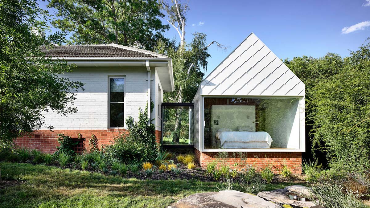 Austin Maynard Architects extends existing post-war Canberra house with two shingle-clad pavilions