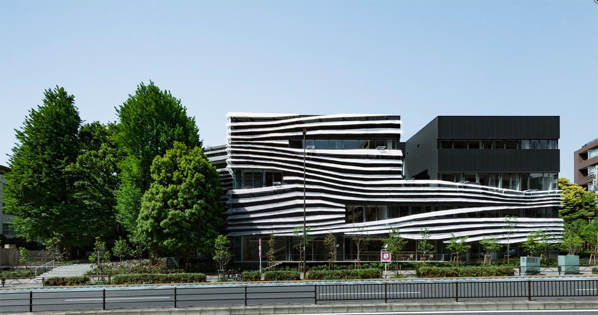 Kengo Kuma wraps alumni building in Tokyo with irregular metal surface creating organic skin