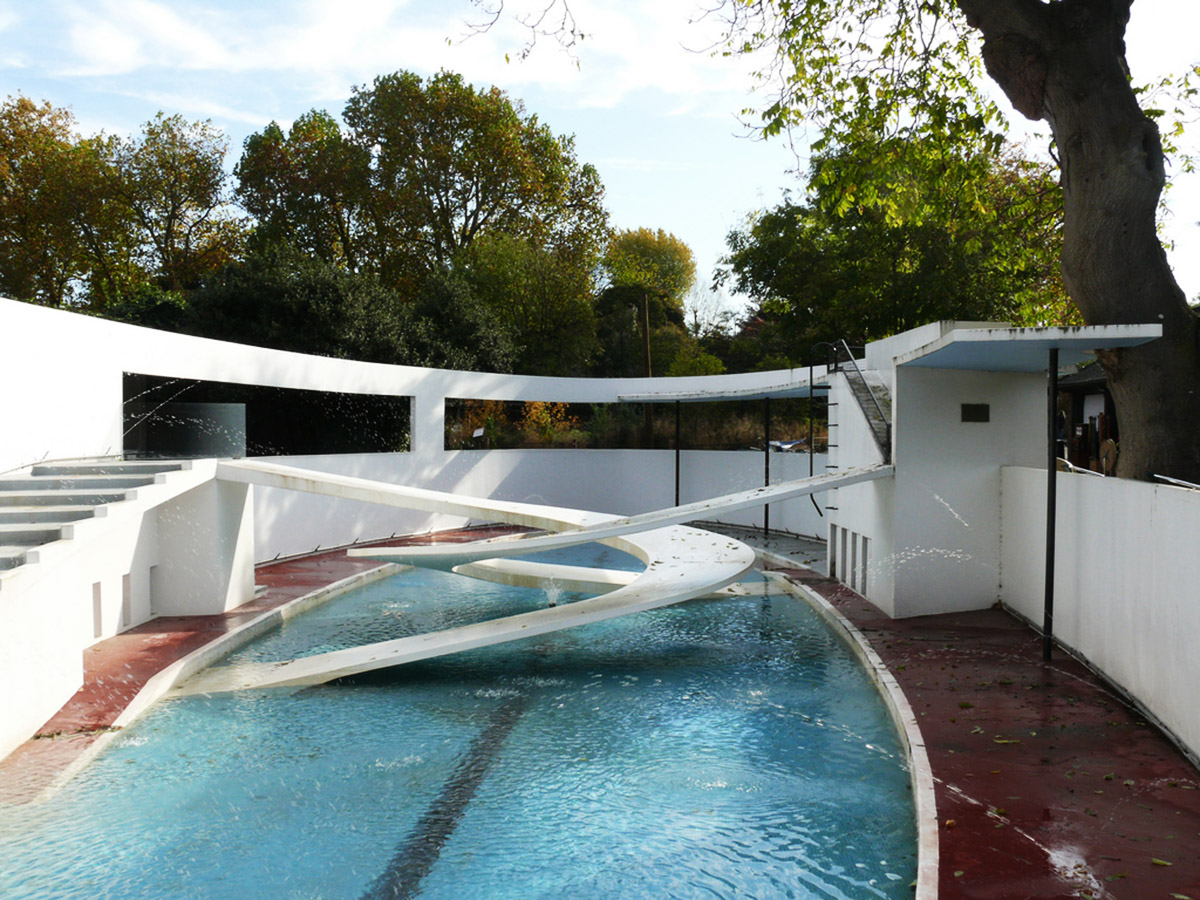 Berthold Lubetkin’s poetic Penguin Pool may be demolished at London Zoo