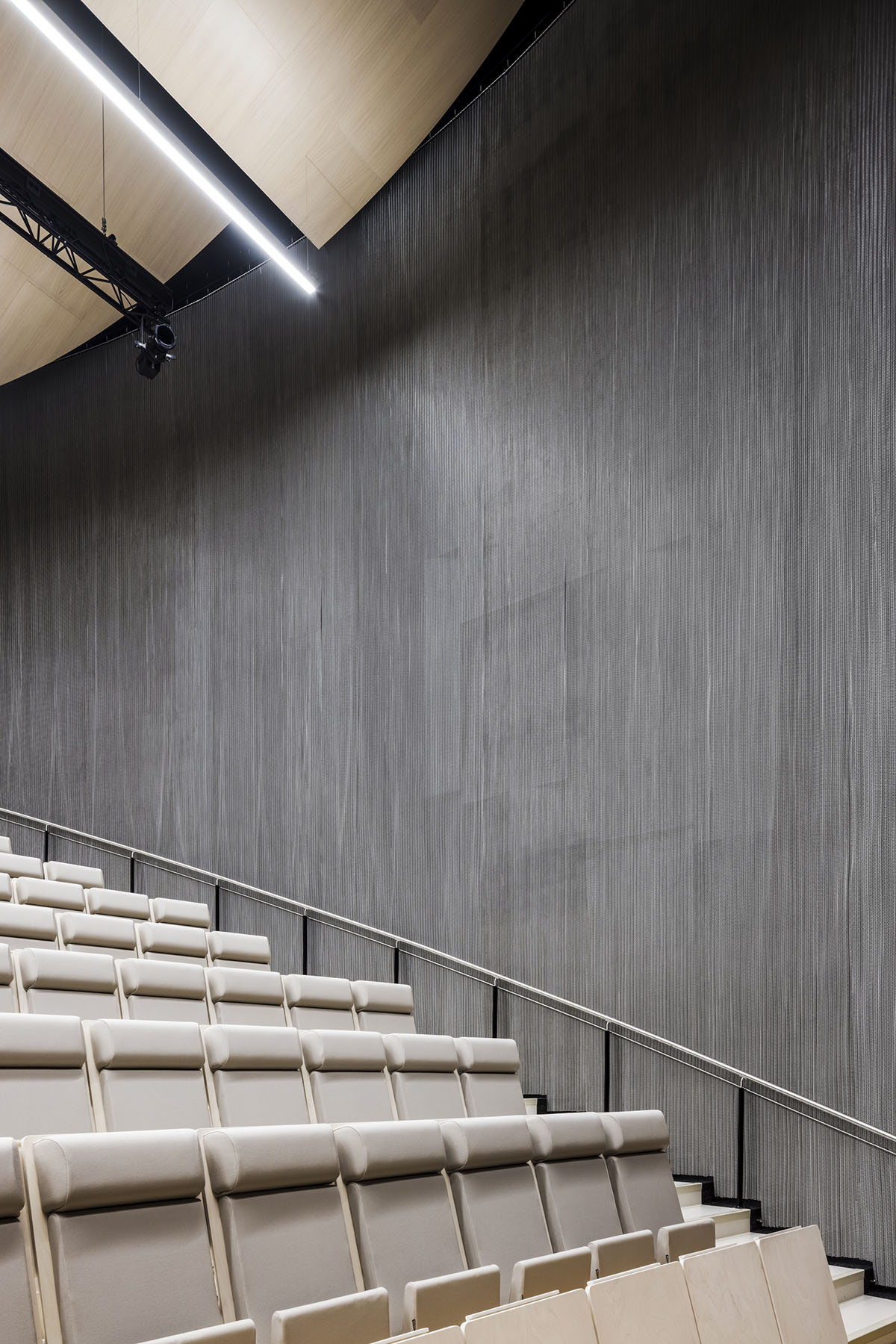 Lahdelma & Mahlamäki architects built school resembling