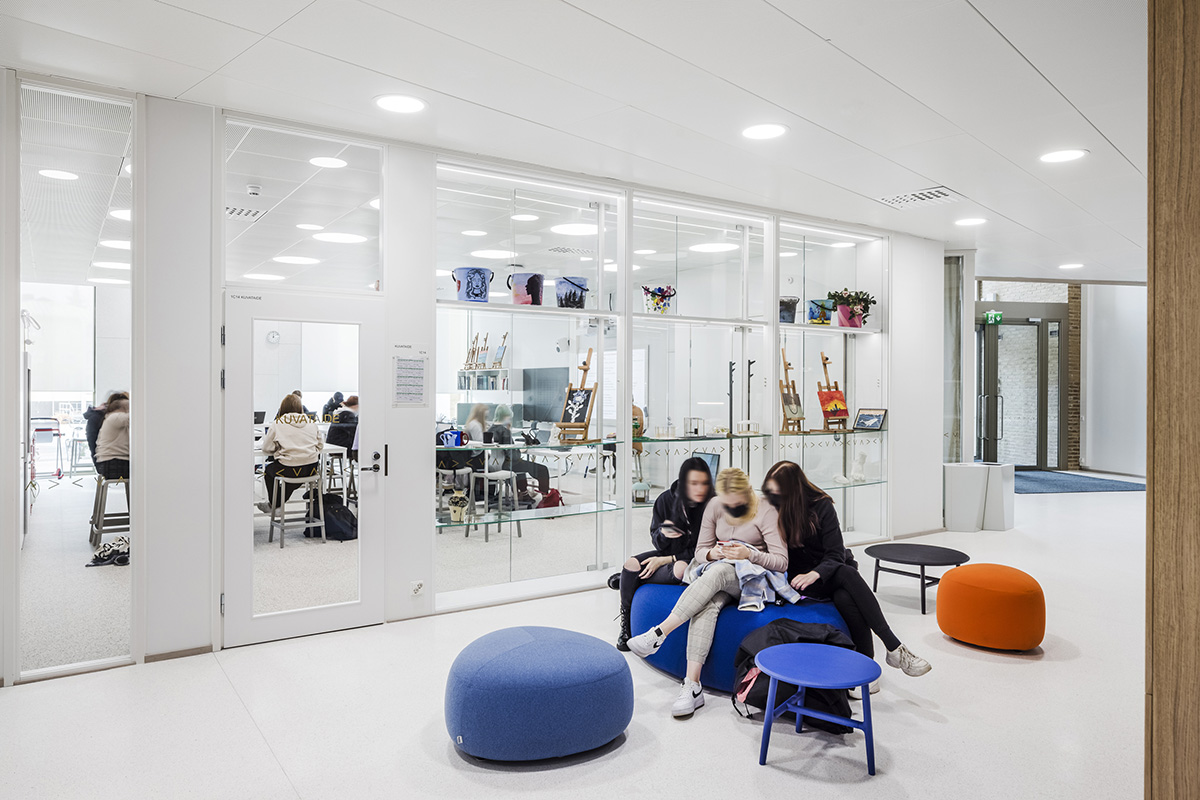 Lahdelma & Mahlamäki architects built school resembling