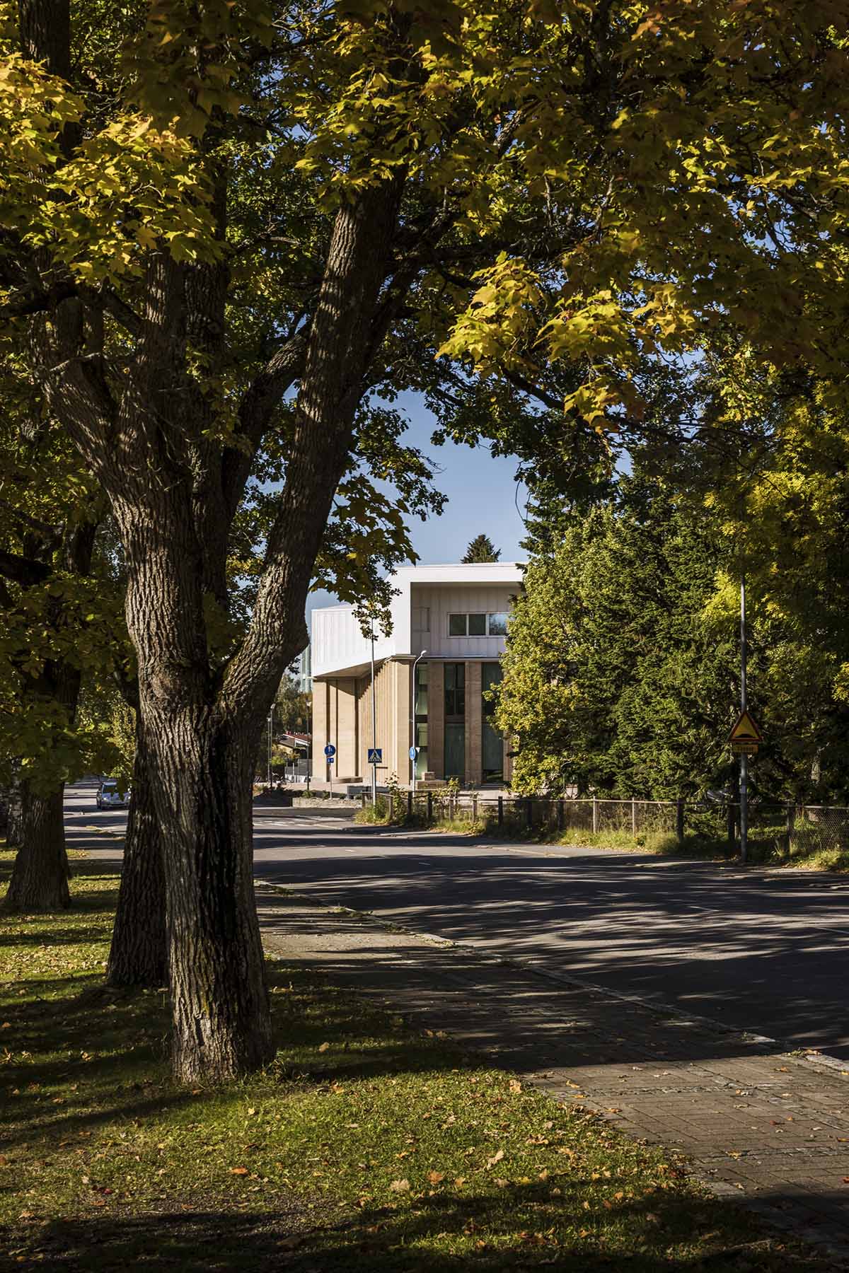 Lahdelma & Mahlamäki architects built school resembling
