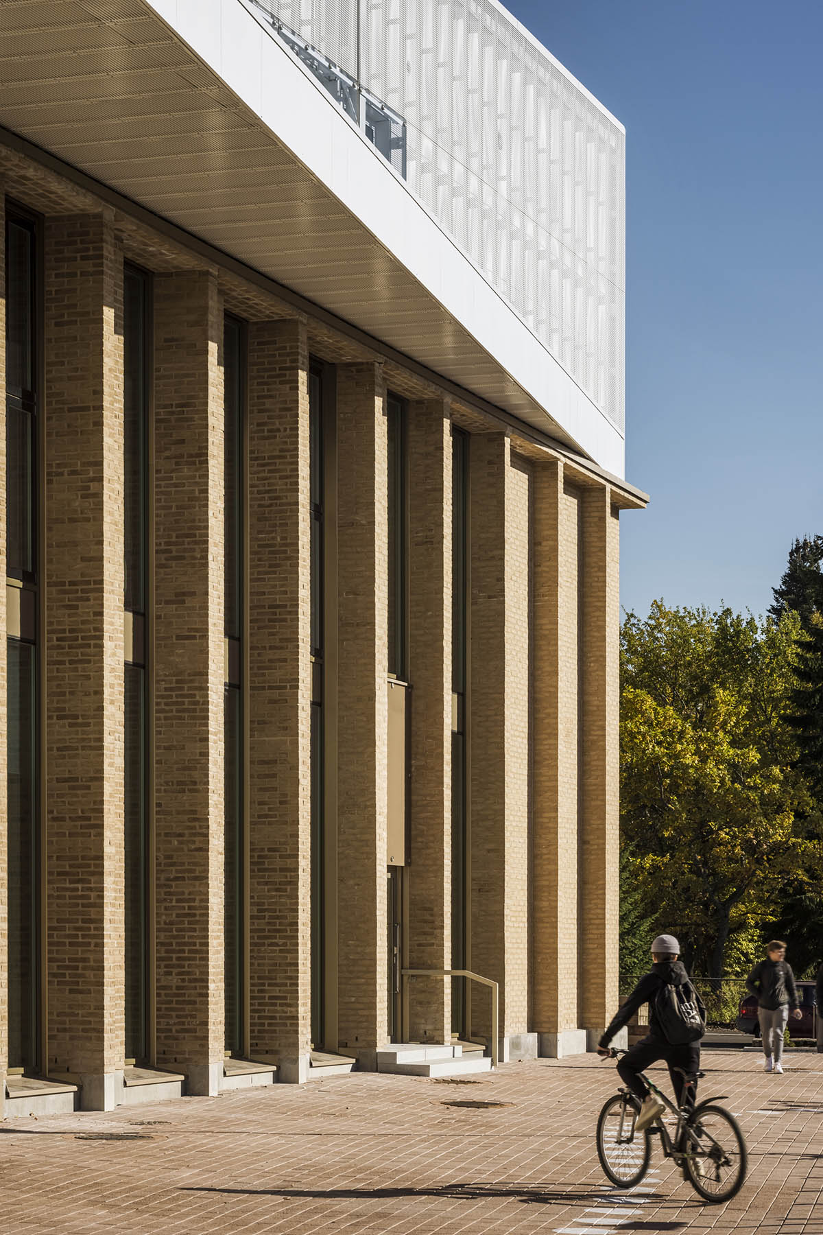 Lahdelma & Mahlamäki architects built school resembling