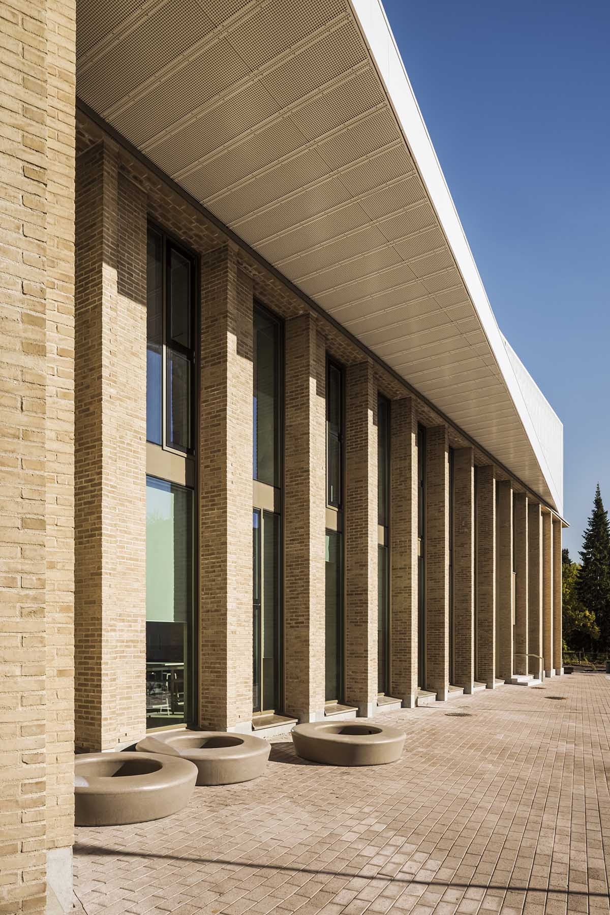 Lahdelma & Mahlamäki architects built school resembling