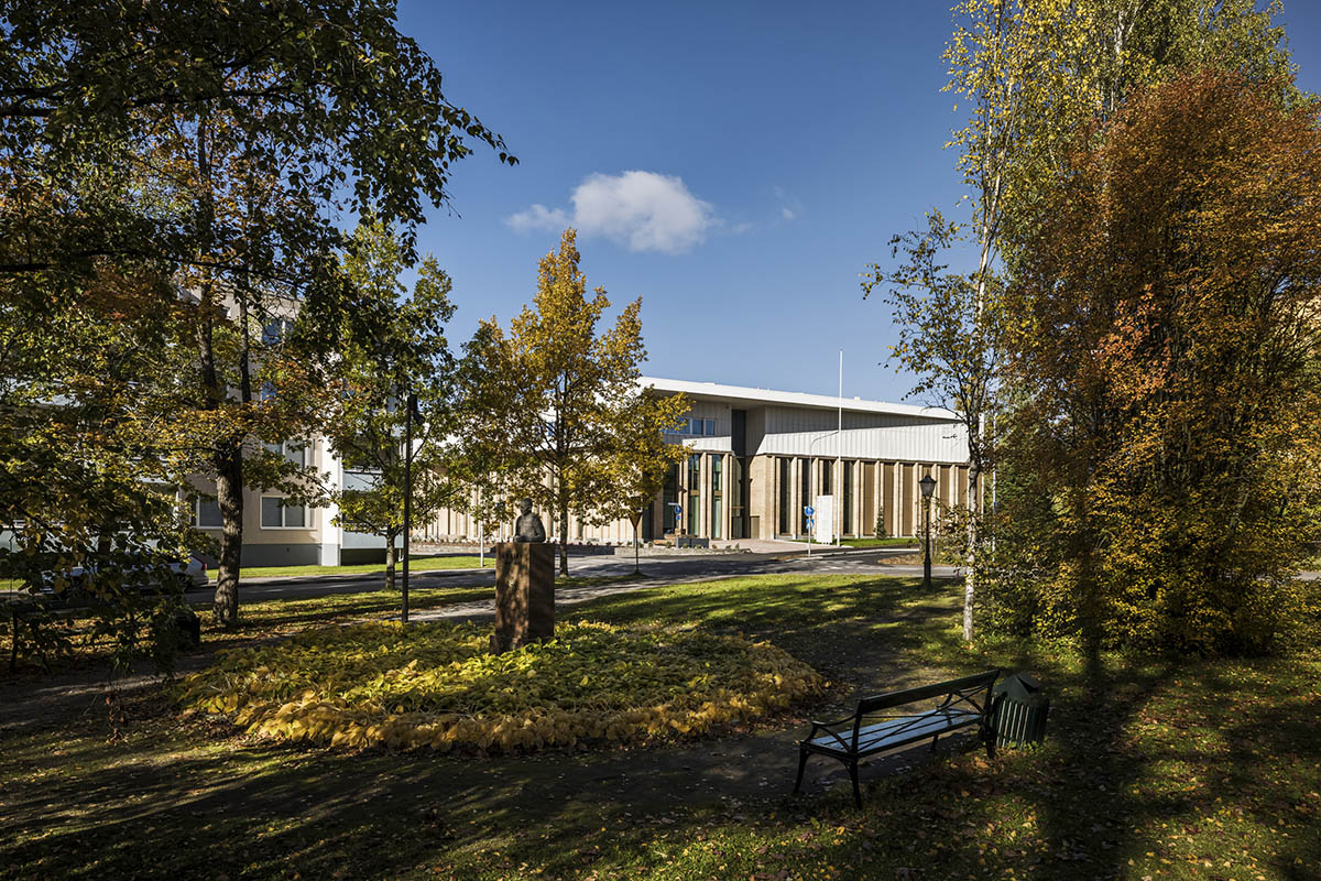 Lahdelma & Mahlamäki architects built school resembling