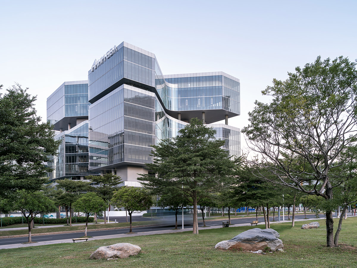 HENN completes X-shaped innovation center for high-performance medical devices in Guangzhou