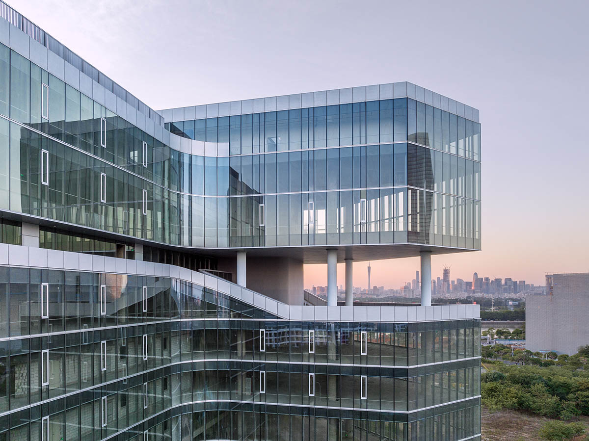 HENN completes X-shaped innovation center for high-performance medical devices in Guangzhou