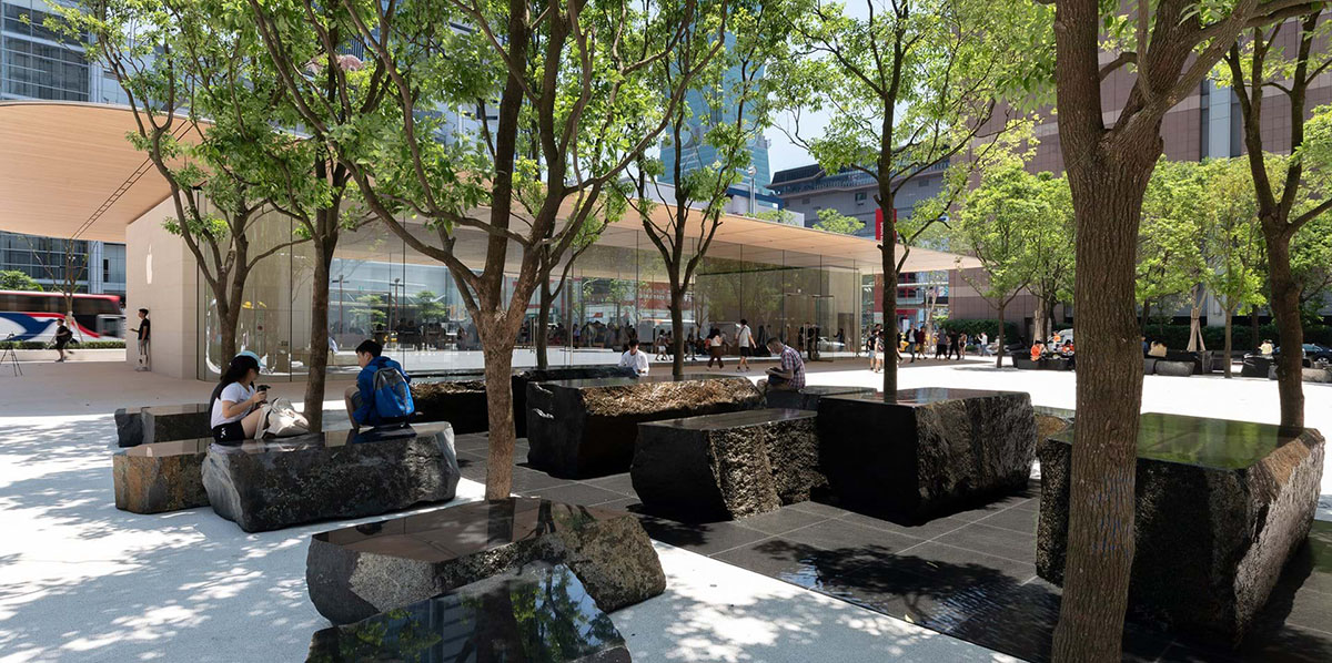 Foster + Partners completes new Apple store with public plaza and water sculptures in Taipei
