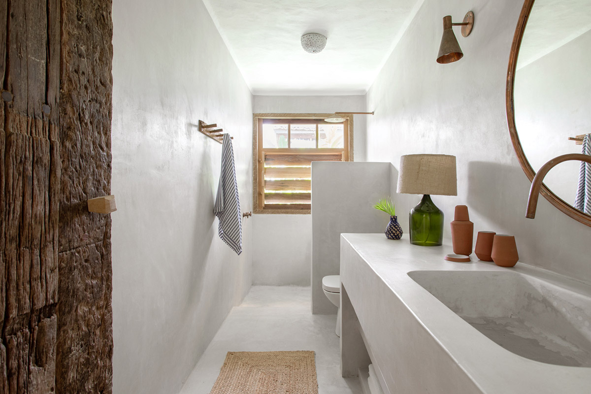 Trancoso House by Est&uacute;dio OR+K and TODOS Arquitetura features rustic details in Trancoso, Brazil