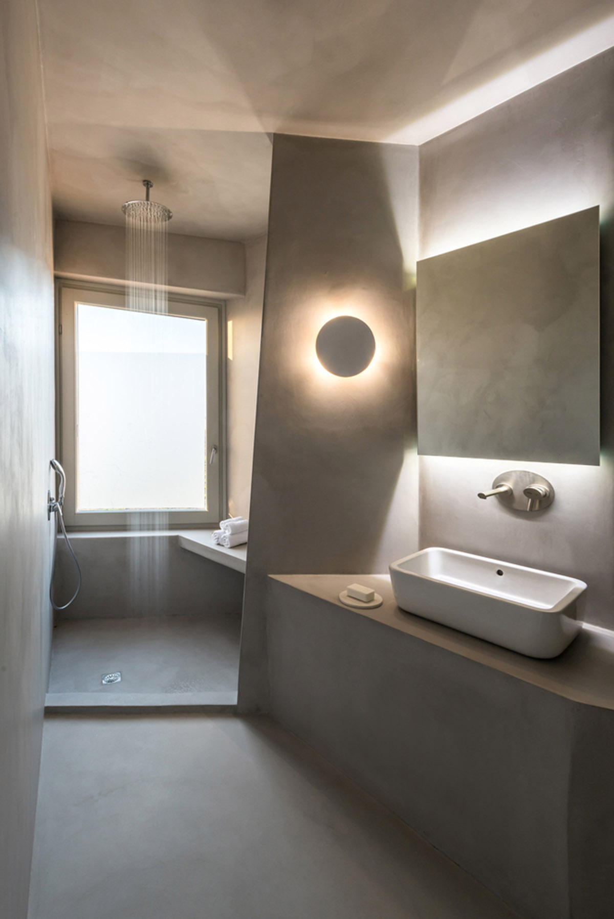 Kapsimalis Architects completes cave-like summer residence on the outskirts of Pyrgos