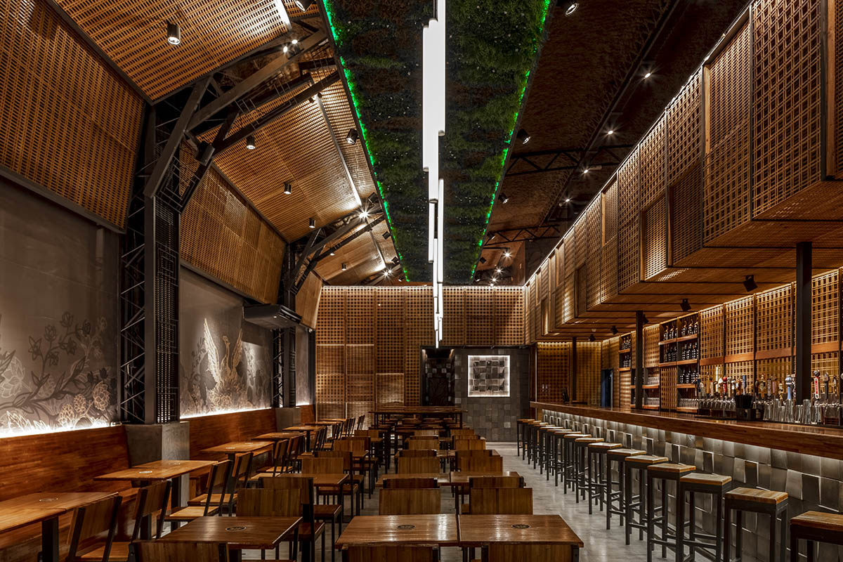Hitzig Militello Arquitectos completes Nim Bar in Buenos Aires with wooden meshes and oak tones