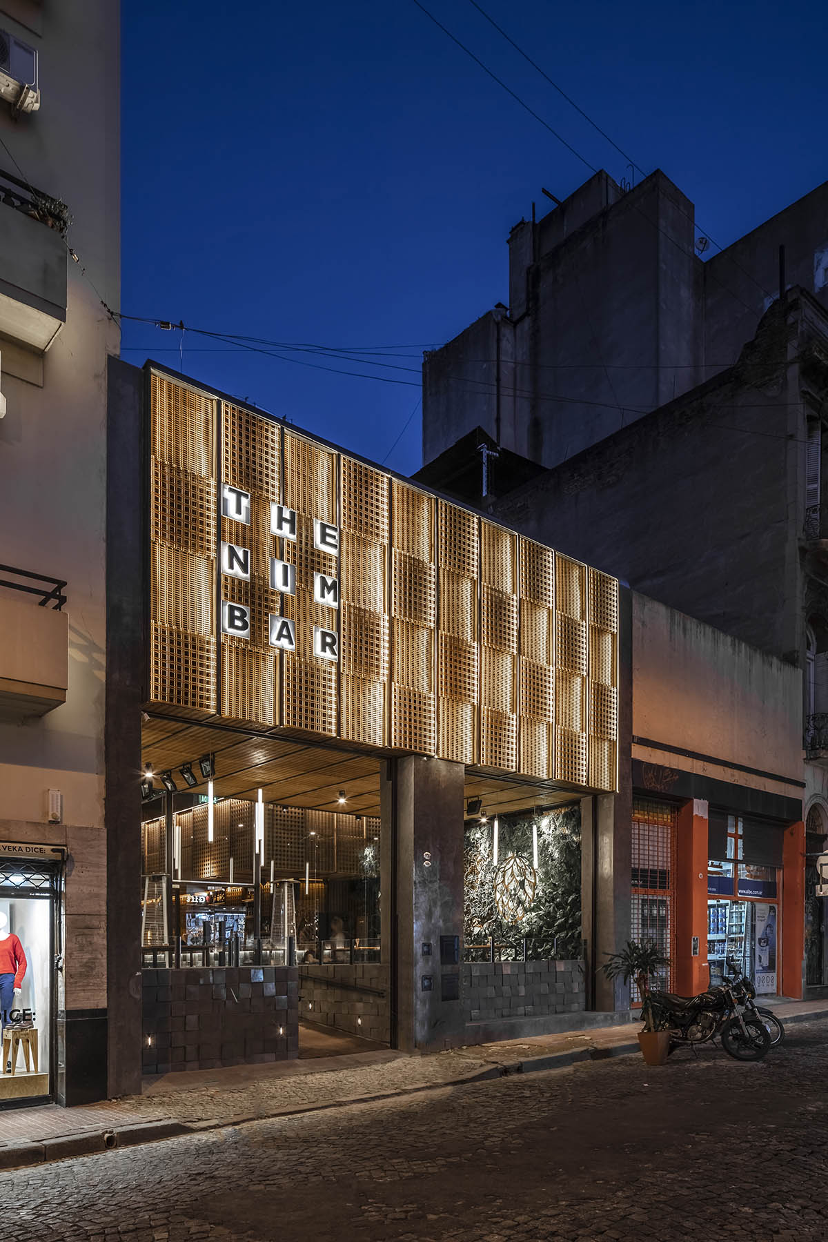 Hitzig Militello Arquitectos Completes Nim Bar In Buenos Aires With Wooden Meshes And Oak Tones 7568