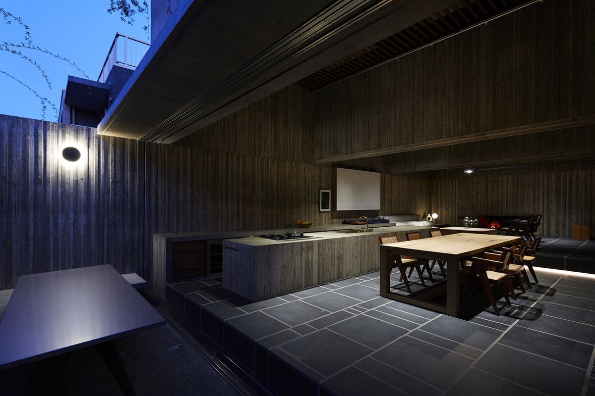 Suppose Design Office completes cave-like concrete home in Tokyo
