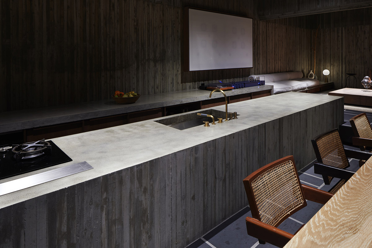 Suppose Design Office completes cave-like concrete home in Tokyo