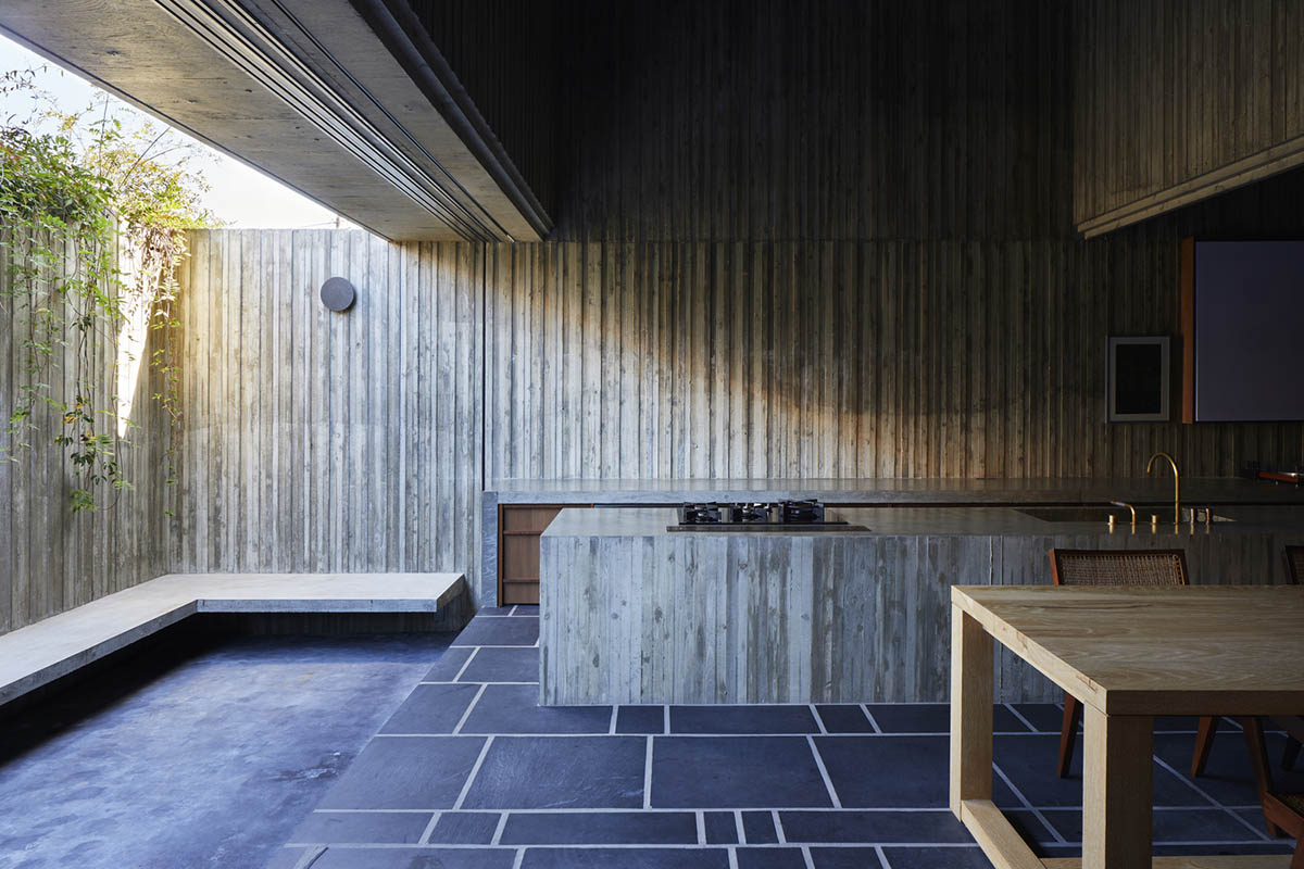 Suppose Design Office completes cave-like concrete home in Tokyo