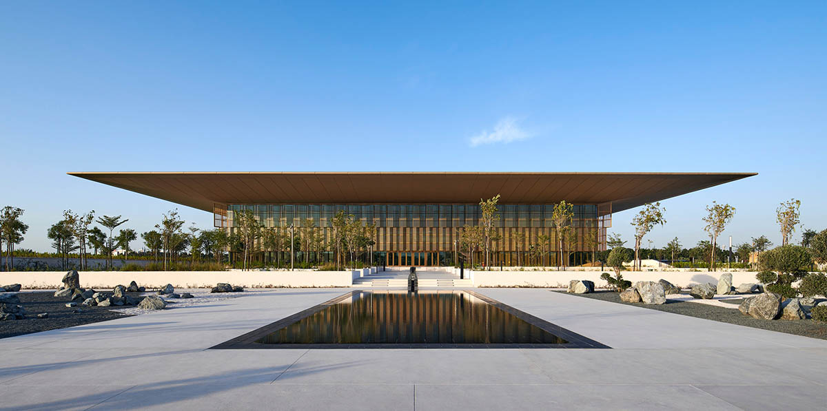 Foster + Partners completes new library and culture centre with large floating roof in Sharjah