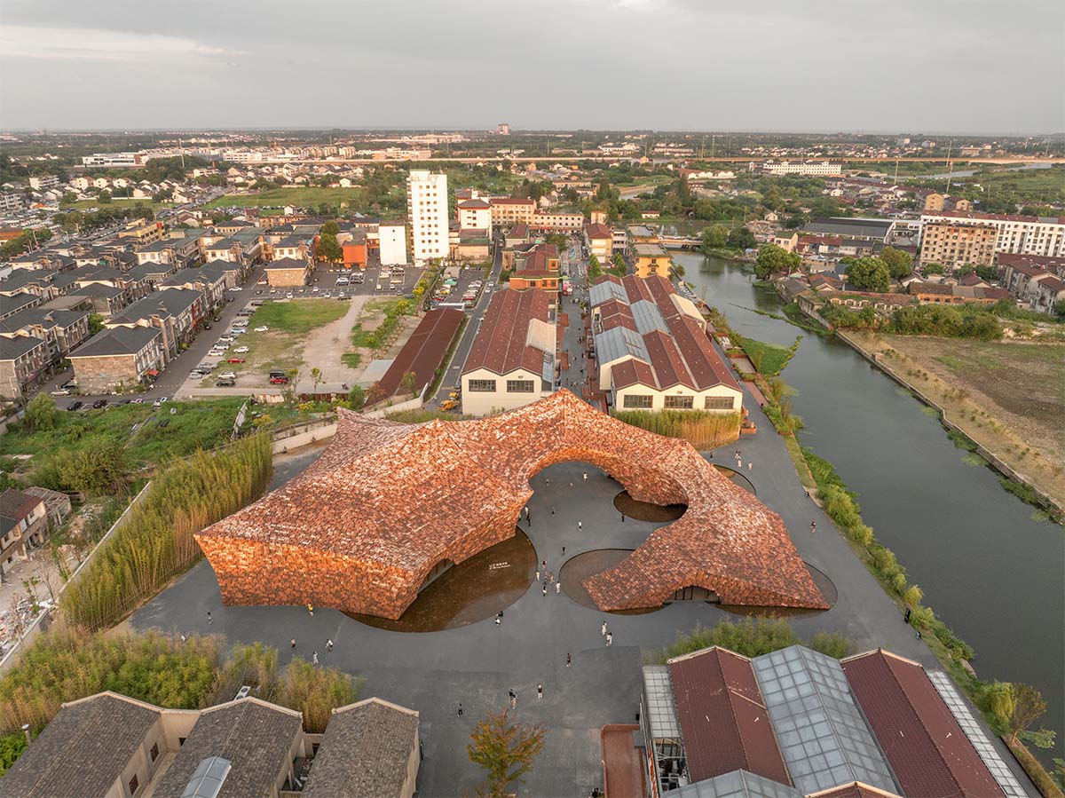 Kengo Kuma & Associates completes clay museum resembling