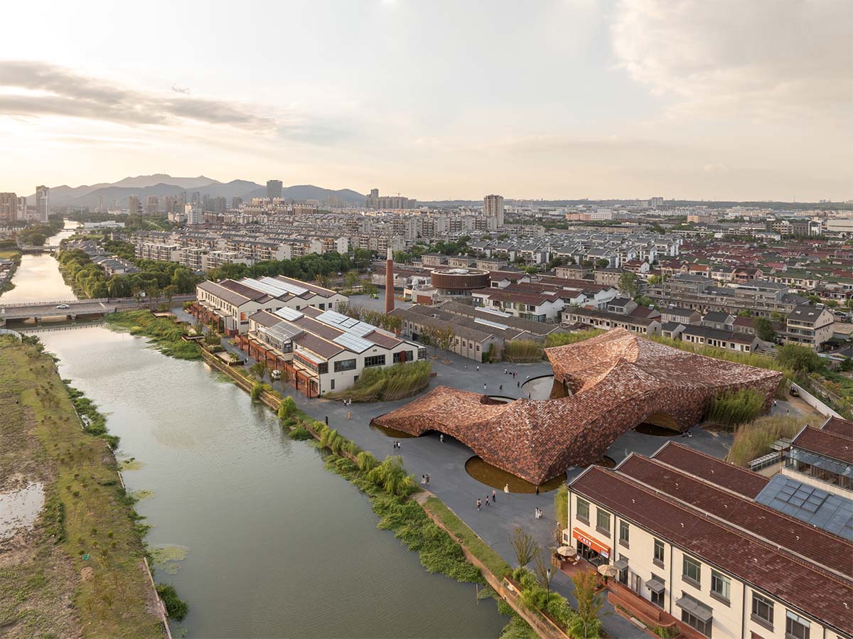 Kengo Kuma & Associates completes clay museum resembling