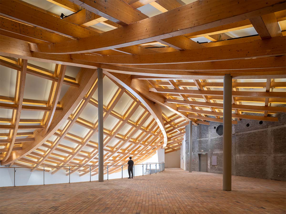Kengo Kuma & Associates completes clay museum resembling