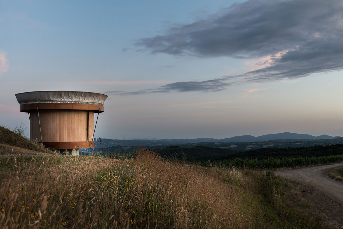 Beatrice Bonzanigo reveals Casa Ojalá luxury cabin with flexible cylindrical walls in Tuscany, Italy