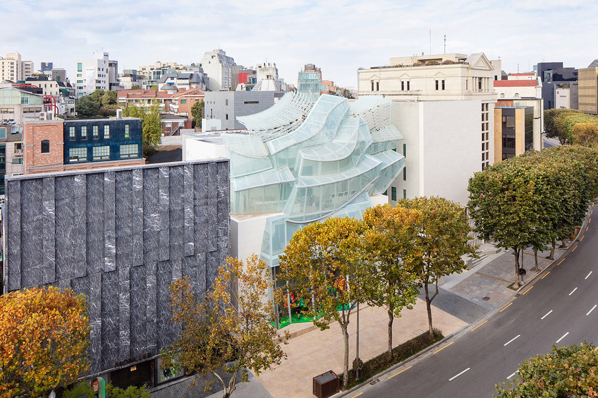 Frank Gehry designed Louis Vuitton's new Seoul store with fluffy