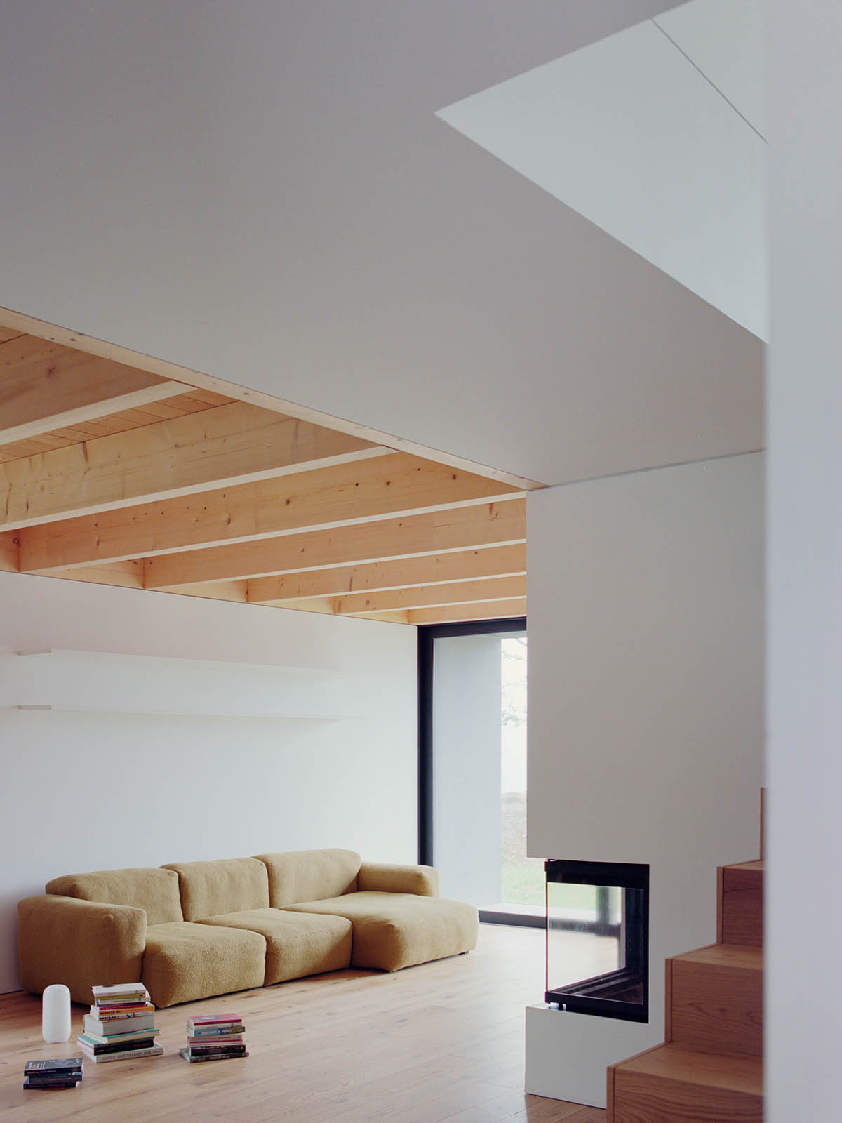 LADO architetti transforms 1970s house into a clean, monochromatic volume in Italy