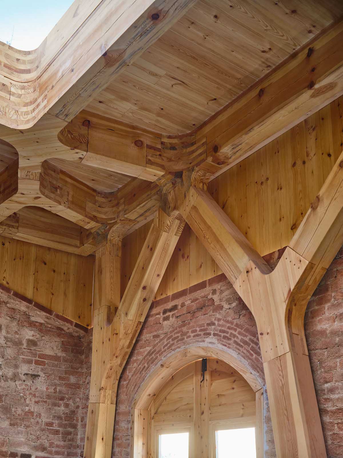 IAAC builds a workshop for a robot featuring an arborescent structure 