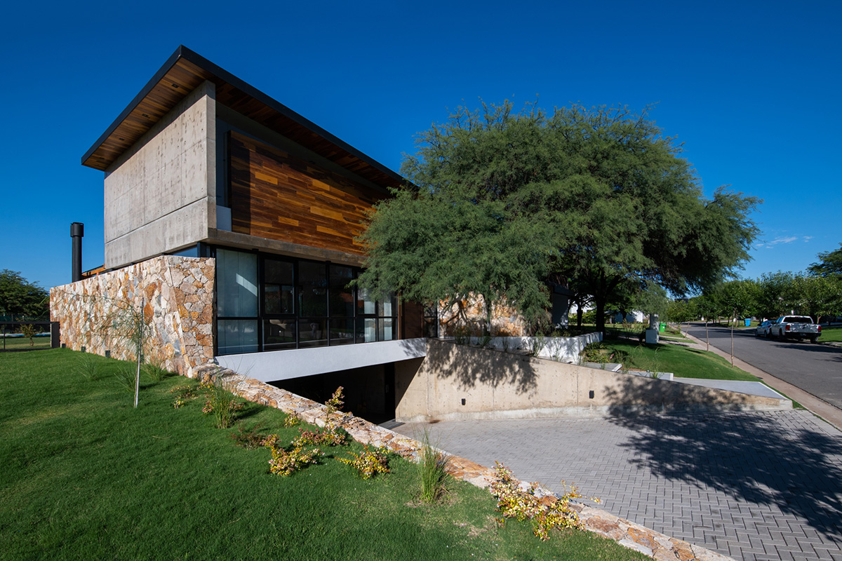 IASE Arquitectos completes Nagus House in Córdoba