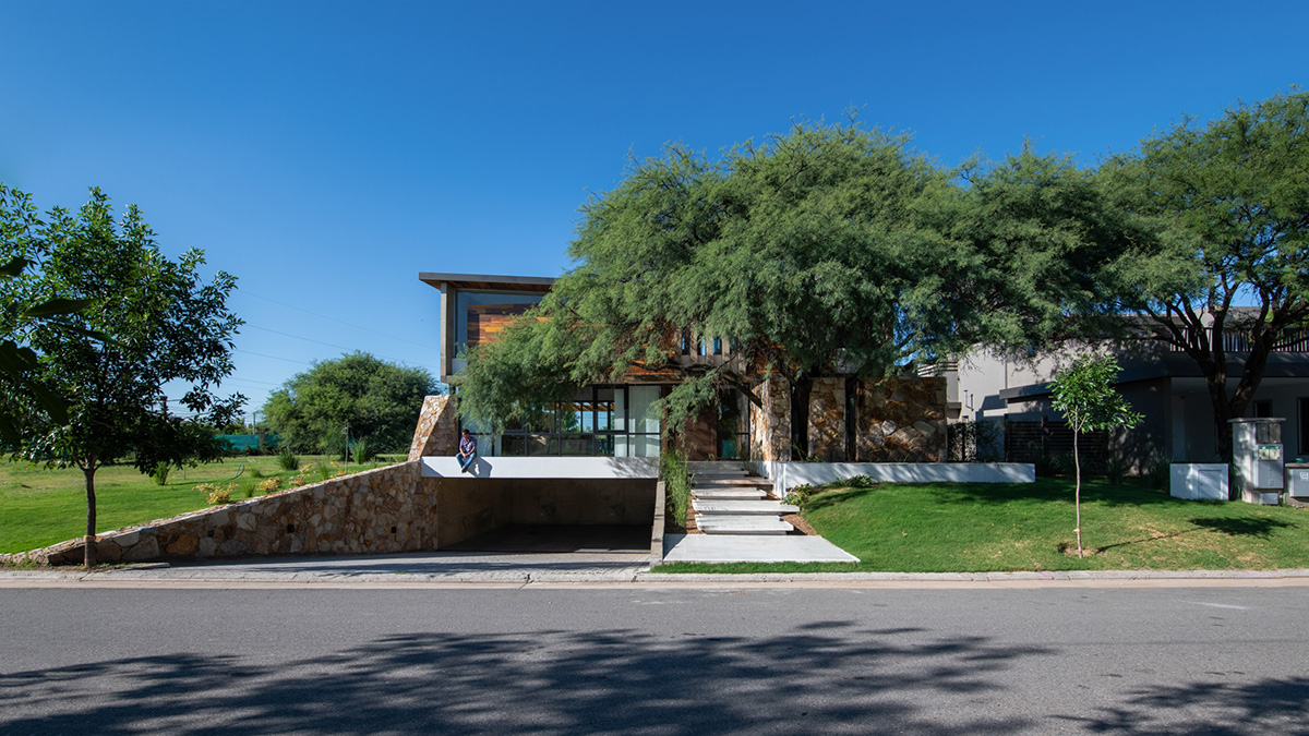 IASE Arquitectos completes Nagus House in Córdoba